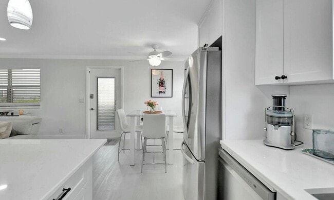 Building Photo - 581 Monaco Blvd