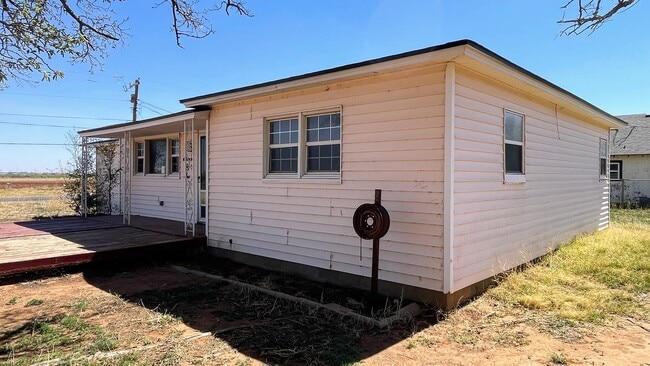 Building Photo - Cozy 3-Bedroom Home with Spacious Front Porch – Perfect for Small Families!