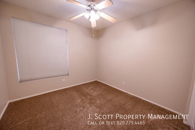 Building Photo - 7417 W Candelaria Dr