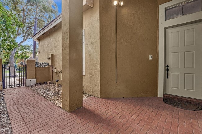 Building Photo - 5828 NW 121st Ave