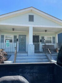 Building Photo - 1723 Lizardi St