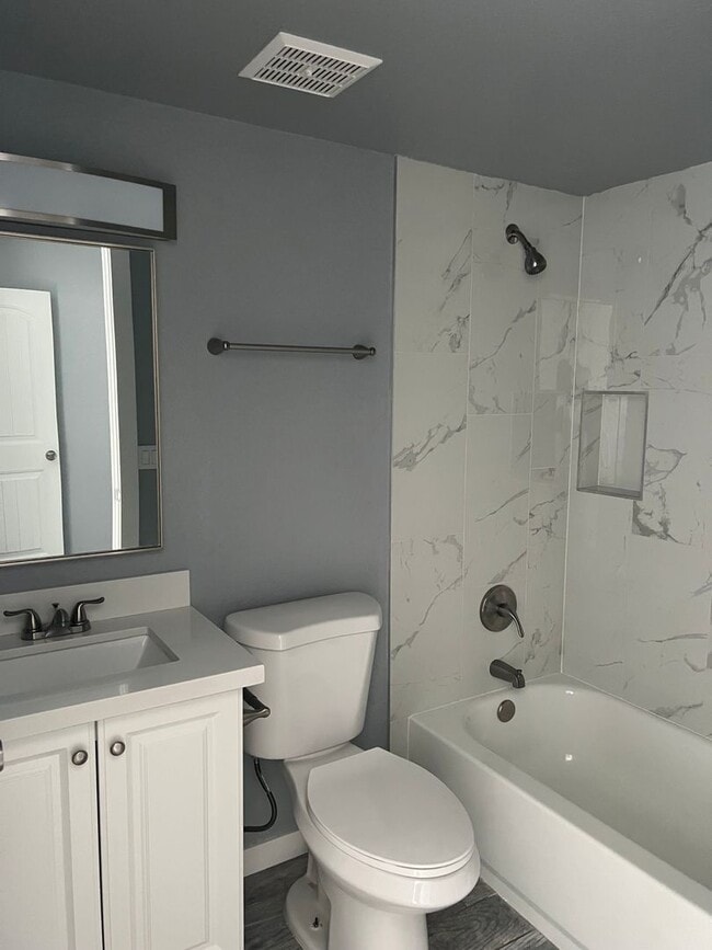 Building Photo - NEWLY REMODELED UNIT IN SURPRISE WITH BACK YARD