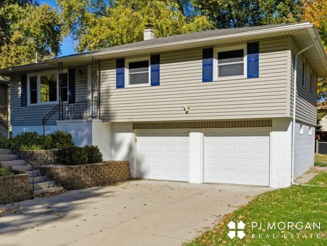 Building Photo - Adorable Westside Home Just Steps from Rockbrook Village!