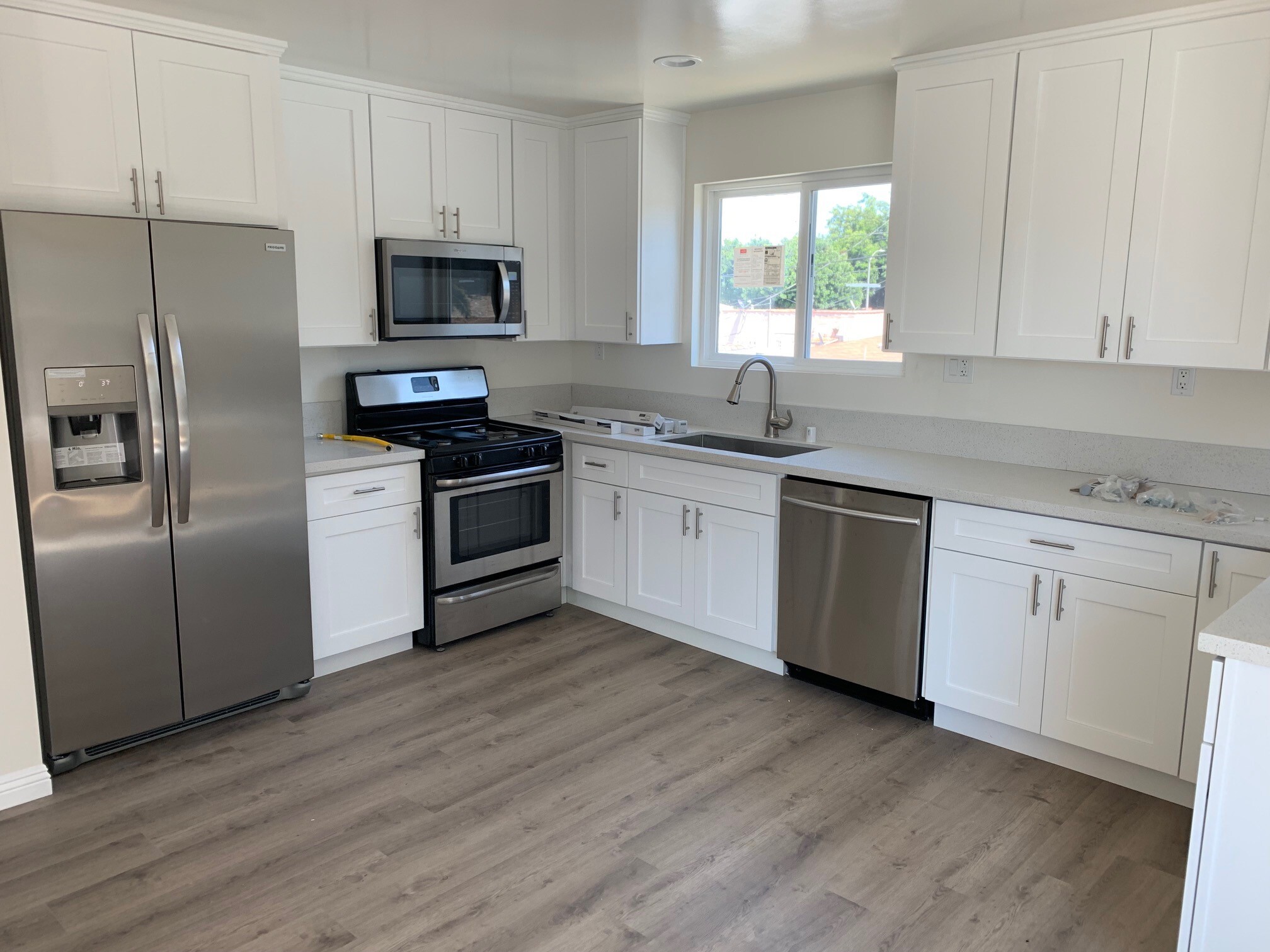 Kitchen - 2446 S Dunsmuir Ave