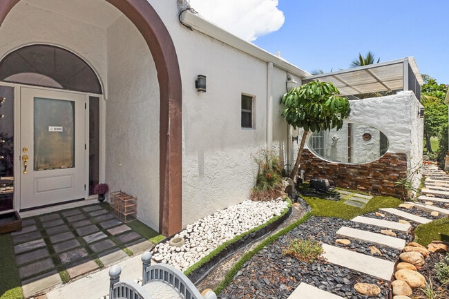 Building Photo - 6590 Fountains Cir