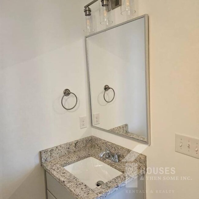 Building Photo - 205 Blackwood St