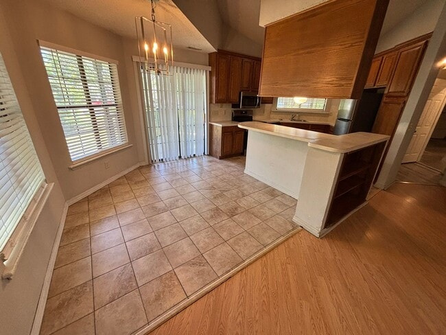 Building Photo - Located off Wedington Dr! 3 Bedroom 2 Bathroom Single Family Home!