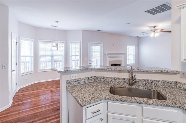 Building Photo - 2849 Suttonwood Way NE