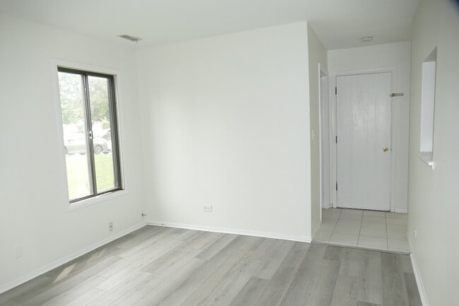 Building Photo - 1076 Crestwood Ln