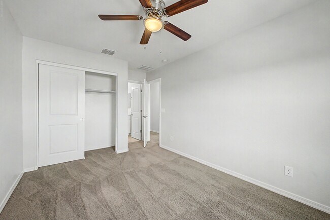 Building Photo - 2934 N 71st Pl