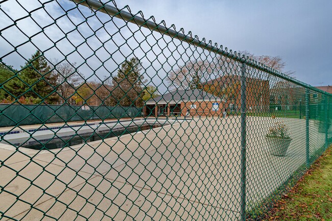 Building Photo - 520 Biesterfield Rd