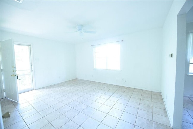 Building Photo - 1139-1139 Haines Ave