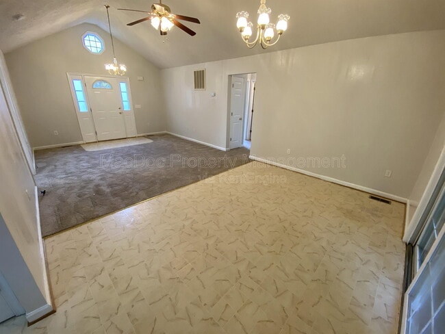 Building Photo - 211 Cedar Ridge Dr