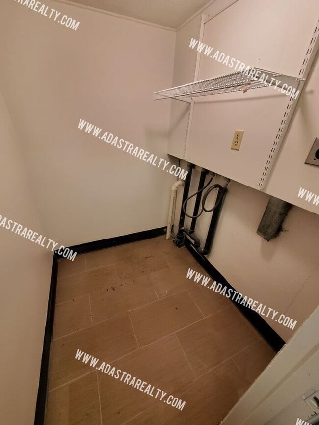 Building Photo - Gorgeous Shawnee Mission NW Home-Available...