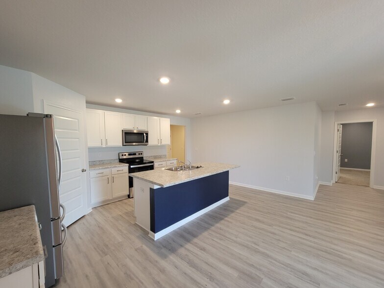 Building Photo - 6585 Slabinski Ln