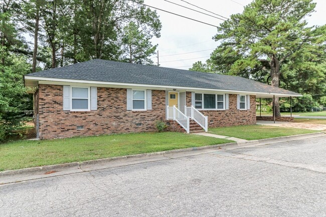 Primary Photo - Spacious 3 Bedroom SFH