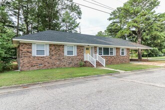 Building Photo - Spacious 3 Bedroom SFH