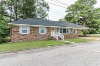 Building Photo - Spacious 3 Bedroom SFH