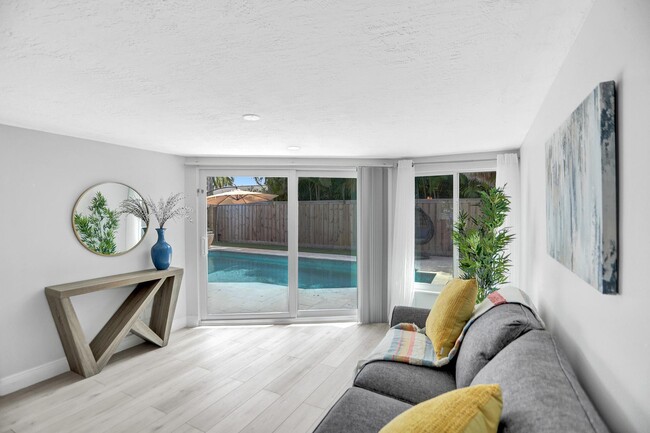 Building Photo - 470 SE 4th Ct