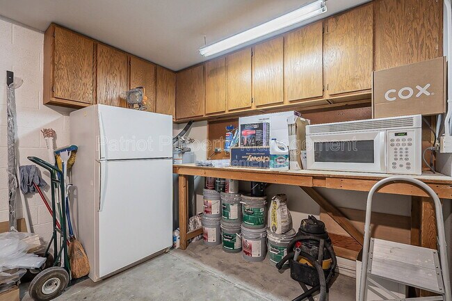 Building Photo - 10527 E Fanfol Ln