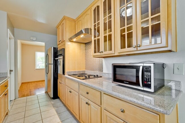 Building Photo - Charming 3-bedroom, 2-bathroom ranch-style...