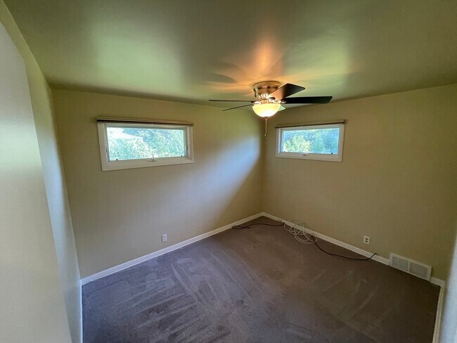 Building Photo - 11 Shagbark Rd