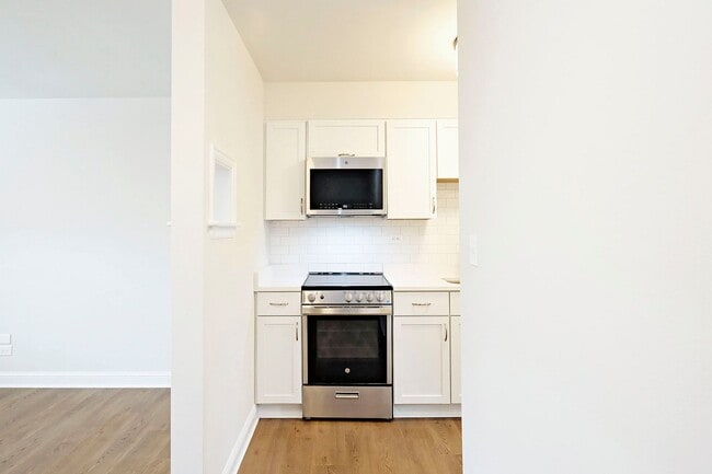 Building Photo - Renovated UVA Apartment in a Prime Location Near School of Data Science