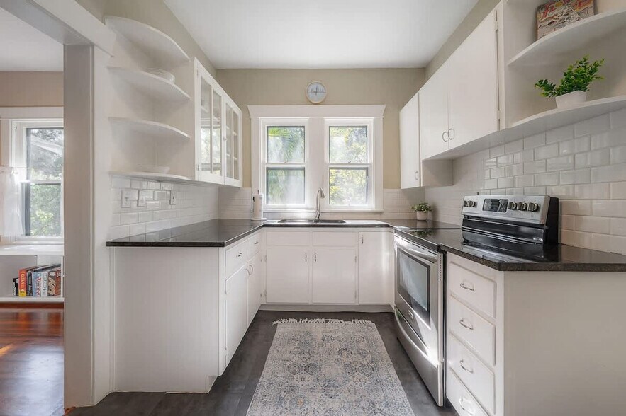 Building Photo - 5708 N Suwanee Ave