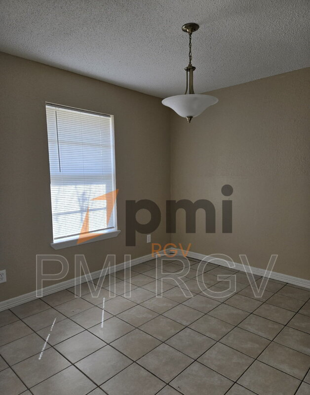 Building Photo - 2912 N 29th Ln