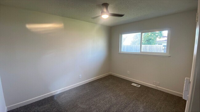 Building Photo - 4917 Orchid Way