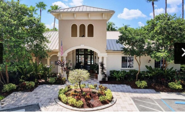 Building Photo - 100 Crestwood Ct N