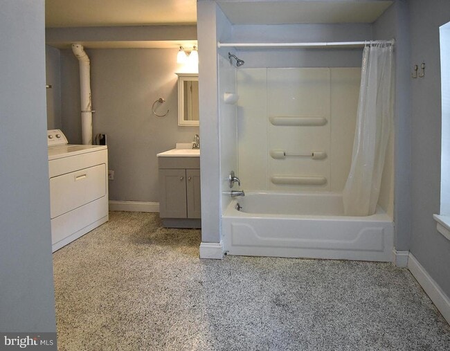 Building Photo - 132 Conarroe St