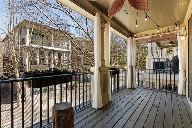 Building Photo - 395 Laurent St NW