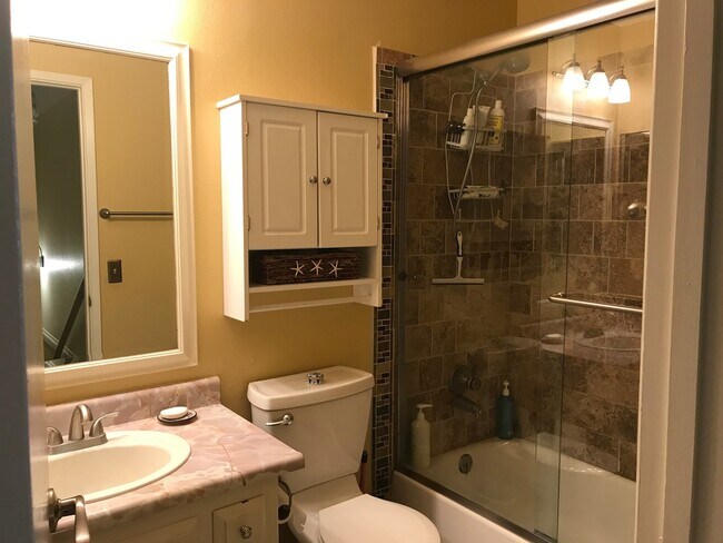 Building Photo - Condo in Grover Heights!  Great Location