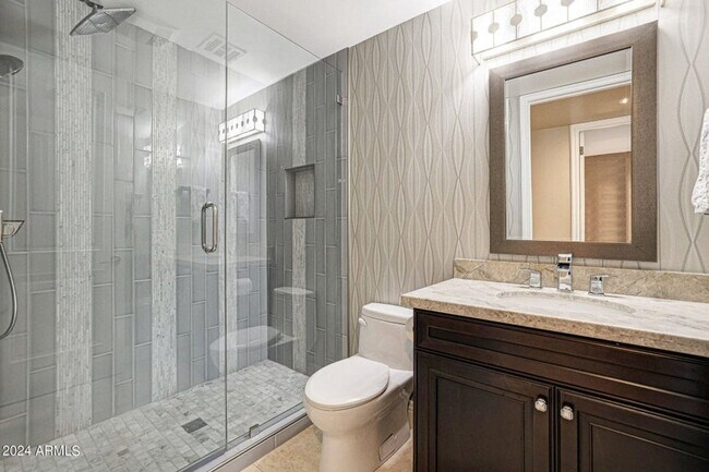 Building Photo - Beautiful custom home with backyard Oasis!