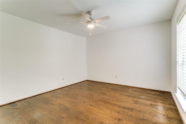 Building Photo - 900 Meadow Ln
