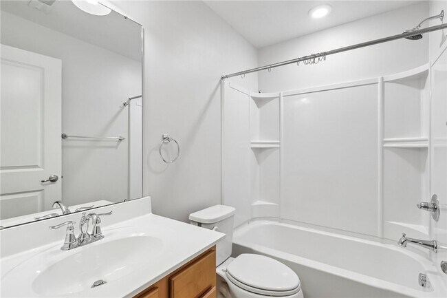Building Photo - 443 Isabella Ct