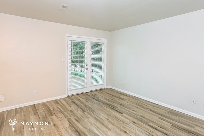 Building Photo - 701 N Poplar St