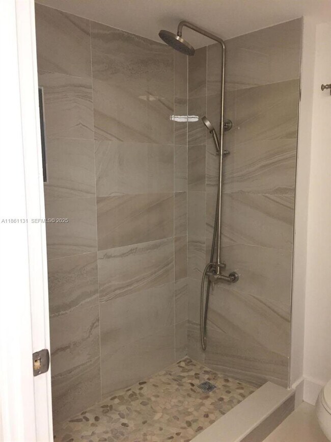 Building Photo - 210 174th St