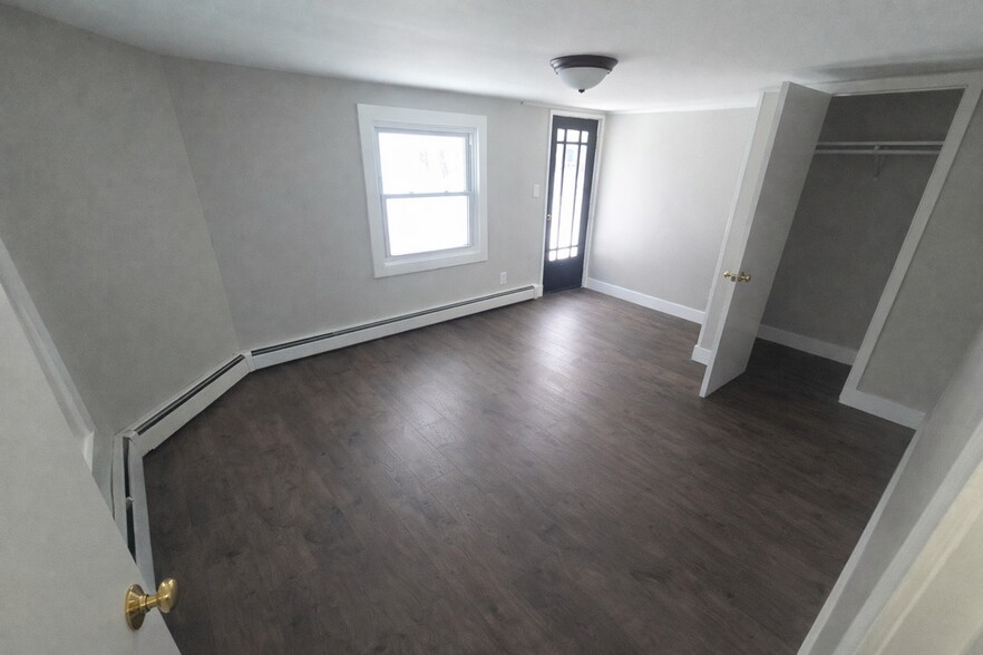 Bedroom - 120 Broad St