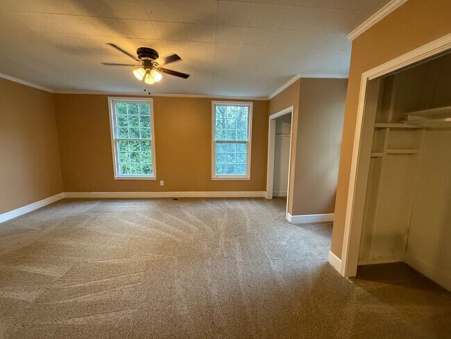 Building Photo - 4 Bedrooms, 2 Bathrooms - Home in Rome!