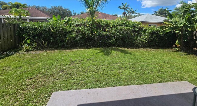 Building Photo - 208 SW 15th Pl