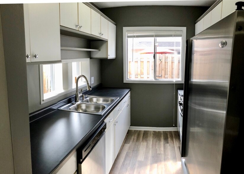 Kitchen - 6026 Kit Carson Dr