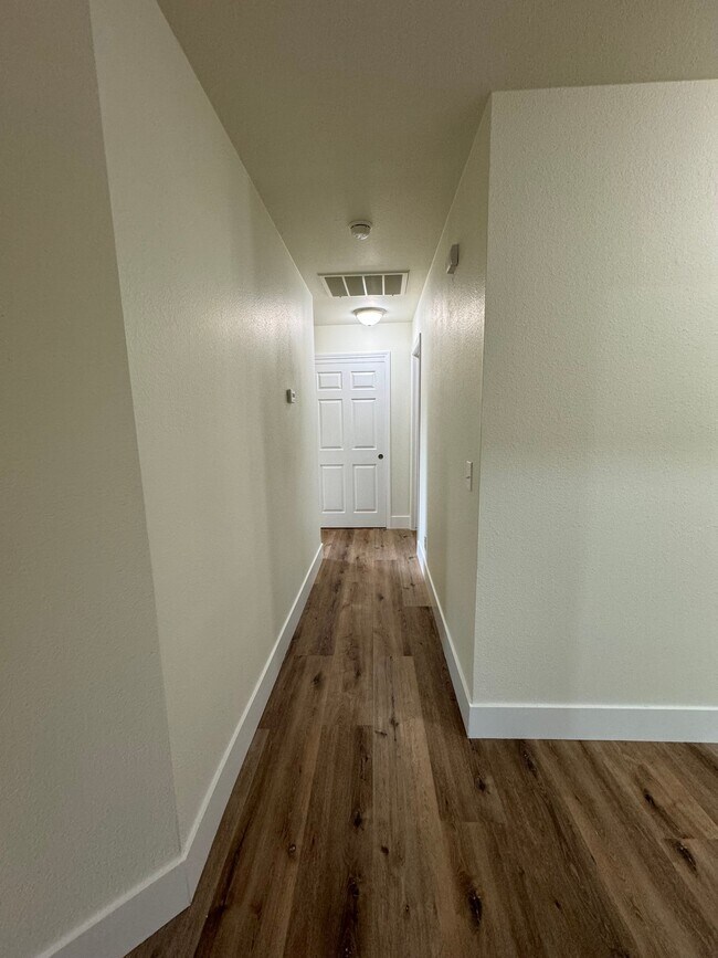 Building Photo - 1024 Michelle Ct