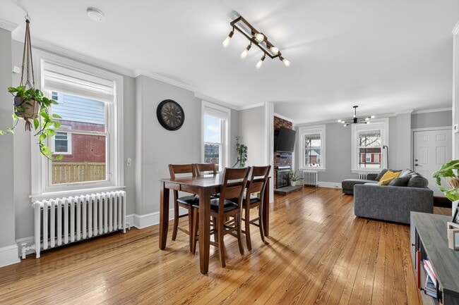 Building Photo - 4 Bedroom, 2 Bath Conshohocken Gem!