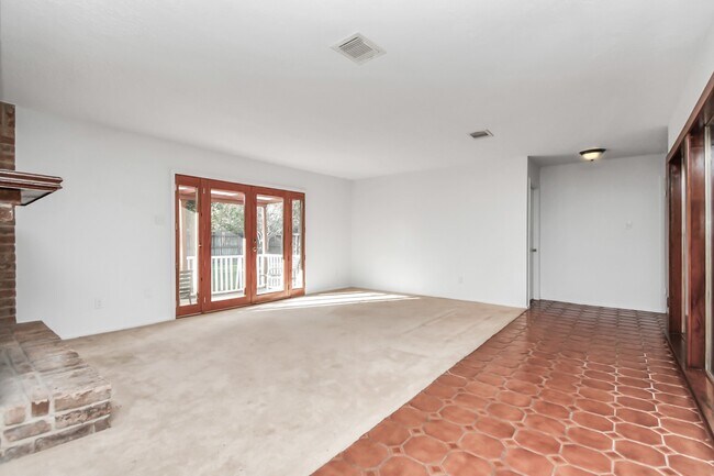 Building Photo - 403 Westwood Dr