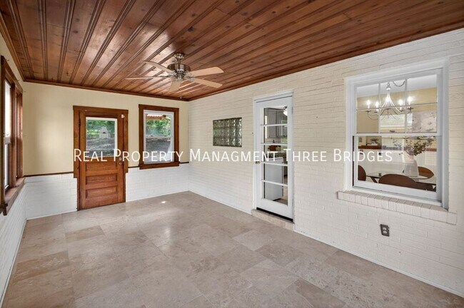 Building Photo - 130 S Barat Ave