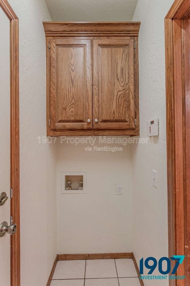 Building Photo - 923 SW 37th St