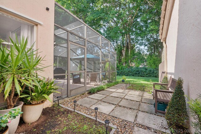 Building Photo - 10961 NW 12th Dr