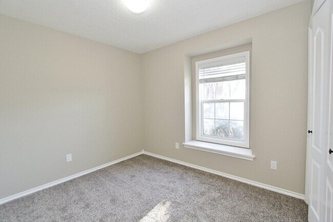 Building Photo - Clean Single-Level Home in Quiet Neighborhood